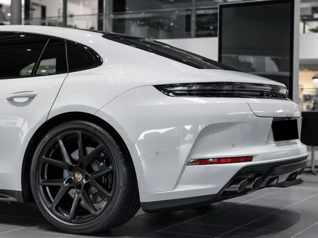 Porsche Panamera GTS* SPORT DESIGN* ПАНО* BOSE* HUD* ГАРАНЦИЯ - изображение 5