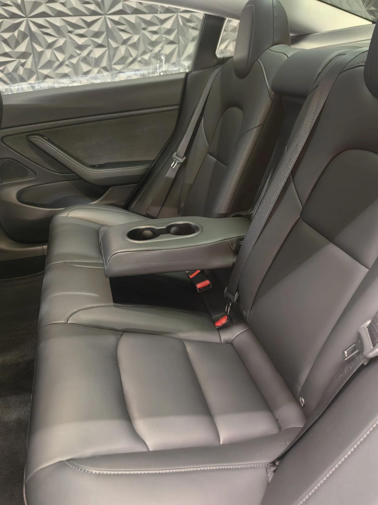 Tesla Model 3 LONG RANGE* DUAL MOTOR* AWD* FULL* ПЕРФЕКТНА*  - изображение 6