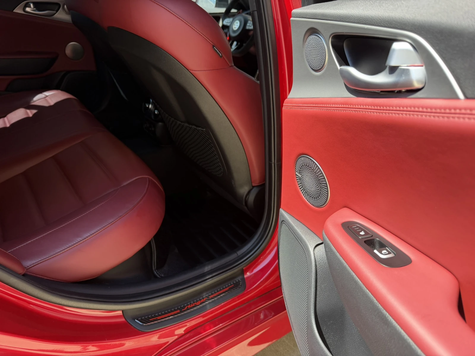Kia Stinger 3.3 Turbo AWD GT2, снимка 14 - Автомобили и джипове - 53661309