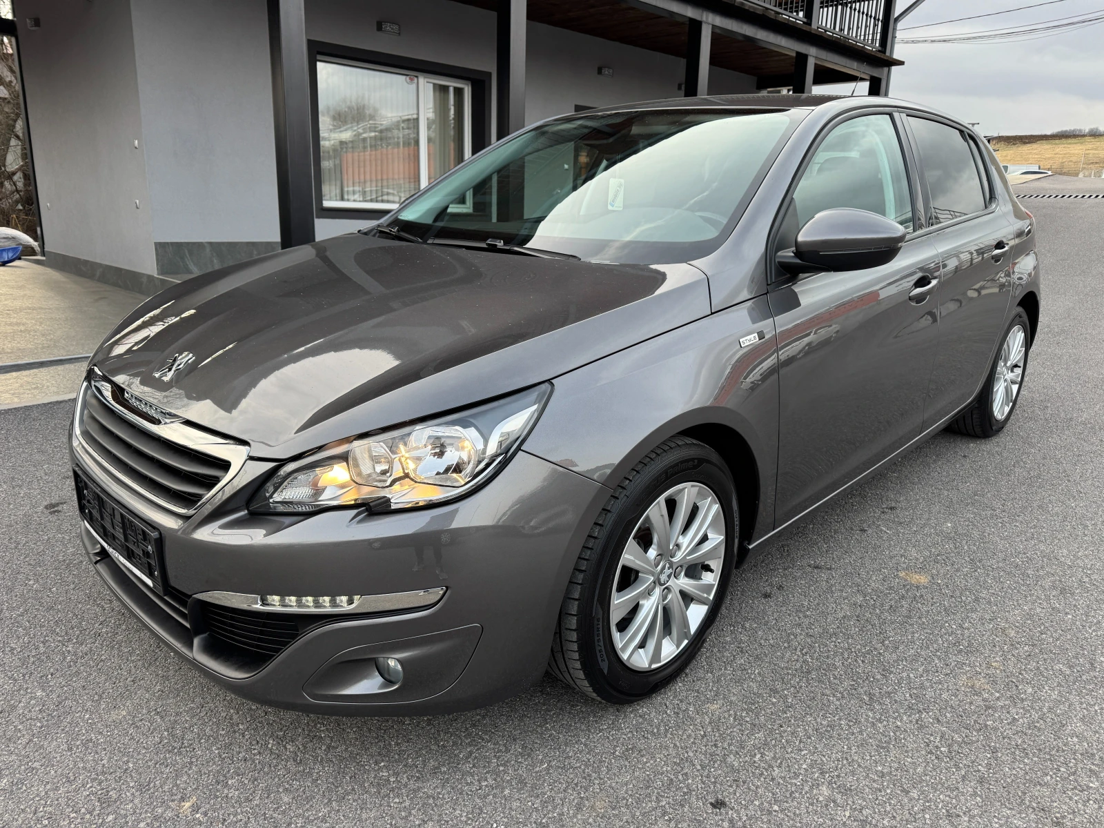 Peugeot 308 1.2I НОВ ВНОС  | Auto.bg — изображение 1