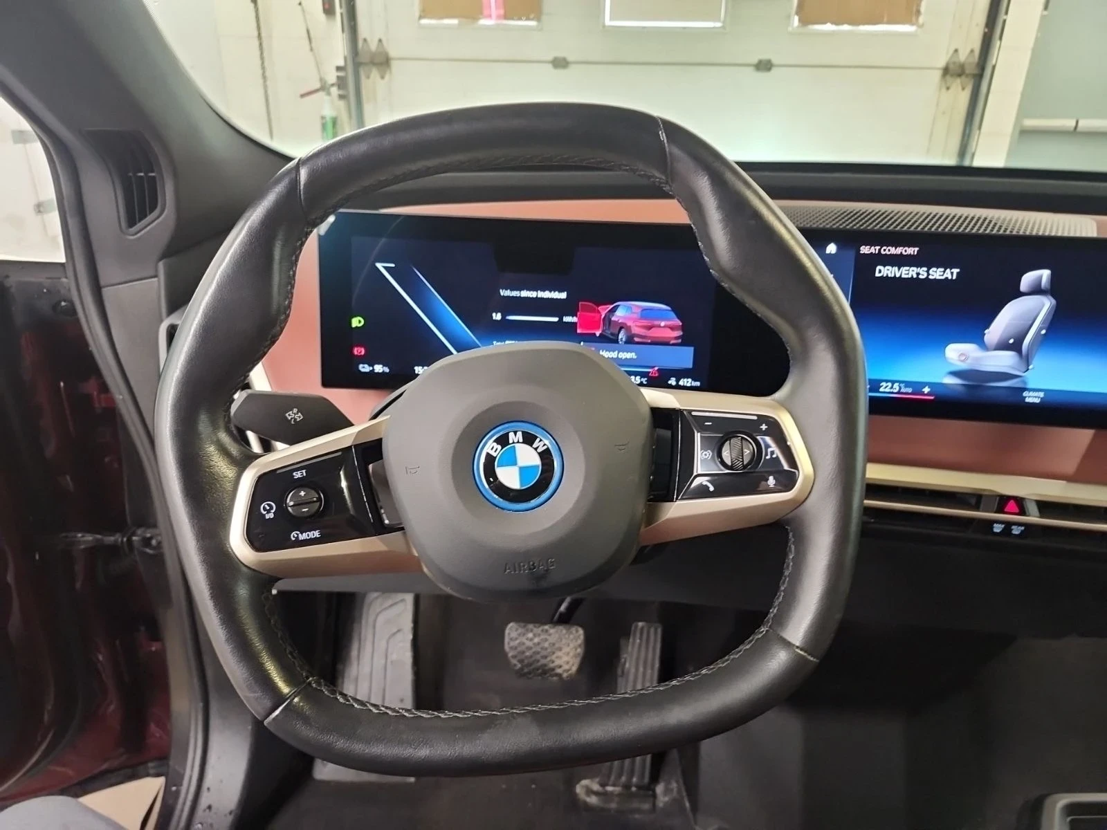 BMW iX Xdrive50* Sky Lounge* Laser* Soft Close* 360* Обду, снимка 9 - Автомобили и джипове - 54204177