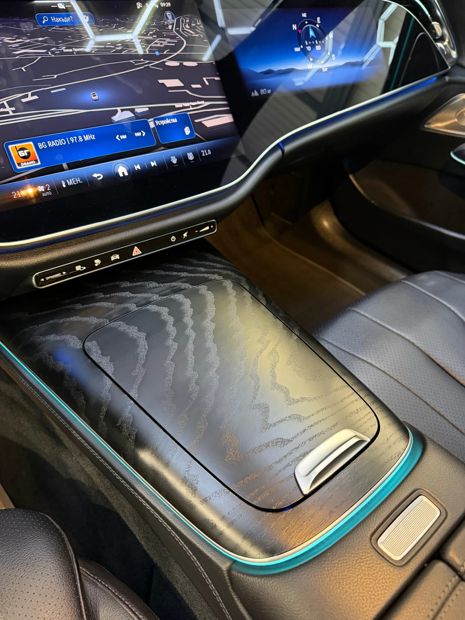 Mercedes-Benz E 300 e PLUG-IN 4 MATIC * BURMESTER * ПАНОРАМА * , снимка 8 - Автомобили и джипове - 55130437
