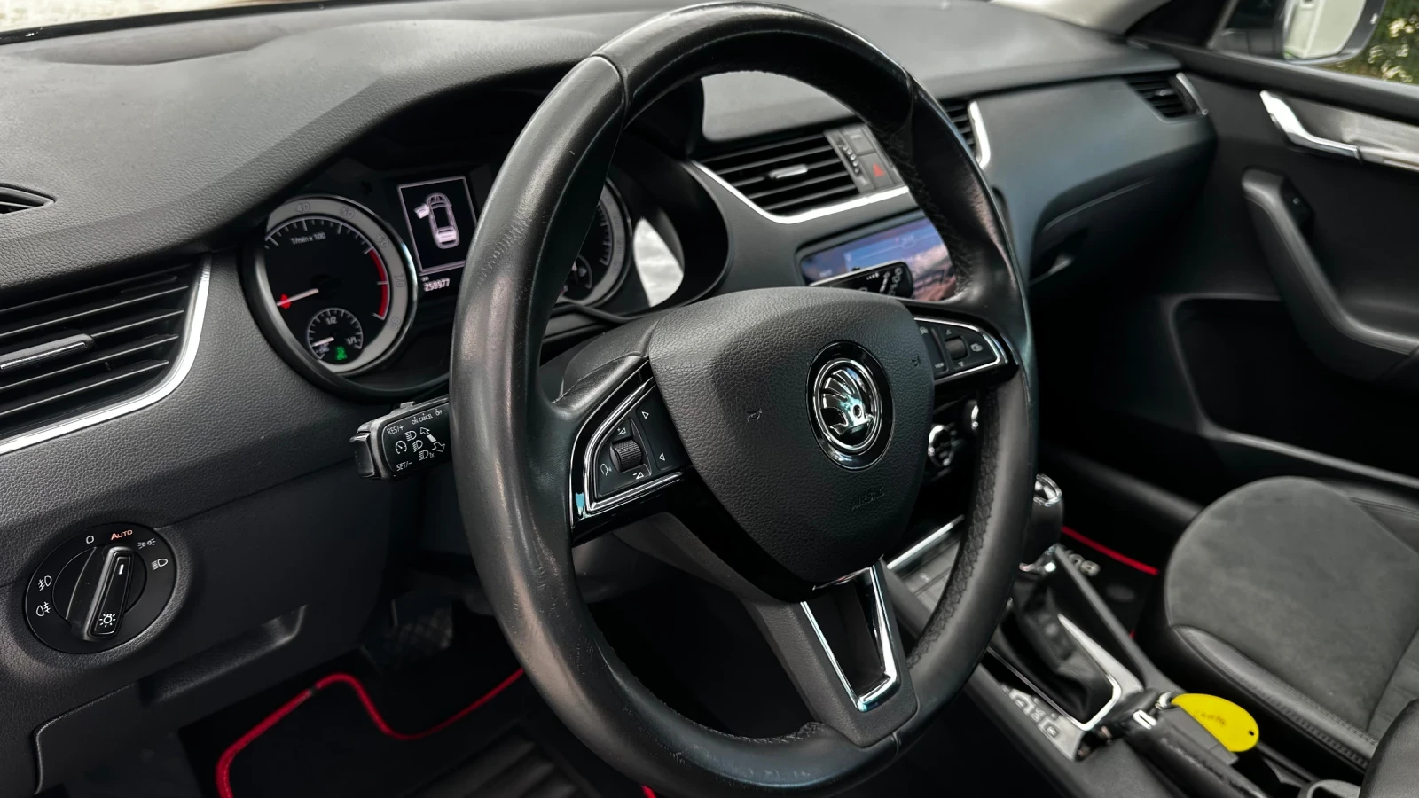 Skoda Octavia Euro 6 1.5G-tec кейлес Navi DSG-Италия, снимка 14 - Автомобили и джипове - 55267034