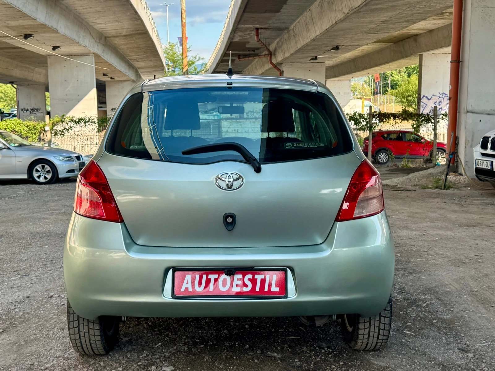 Toyota Yaris 1.0/VVYI, снимка 5 - Автомобили и джипове - 55437655