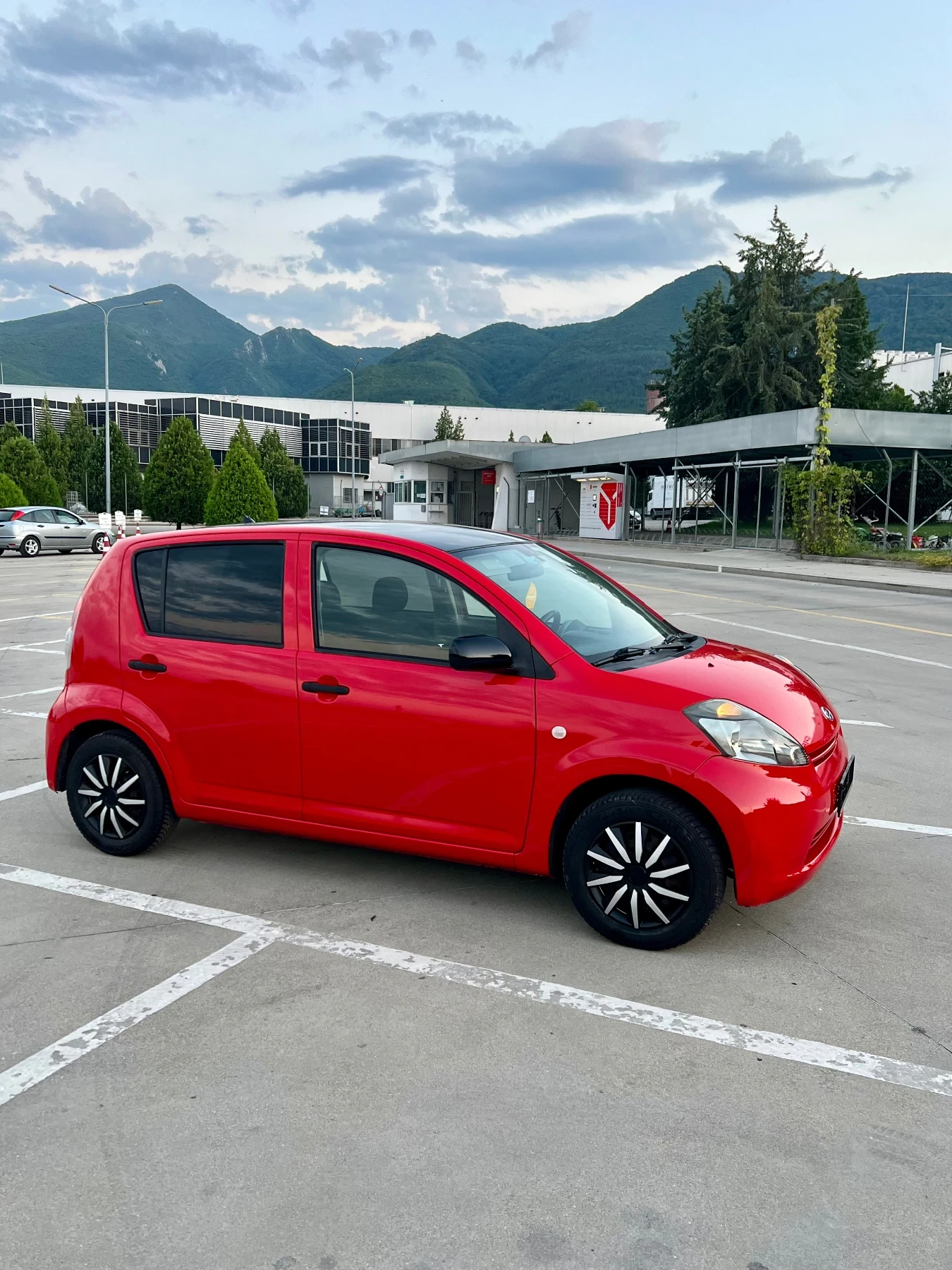 Daihatsu Sirion, снимка 4 - Автомобили и джипове - 55602960