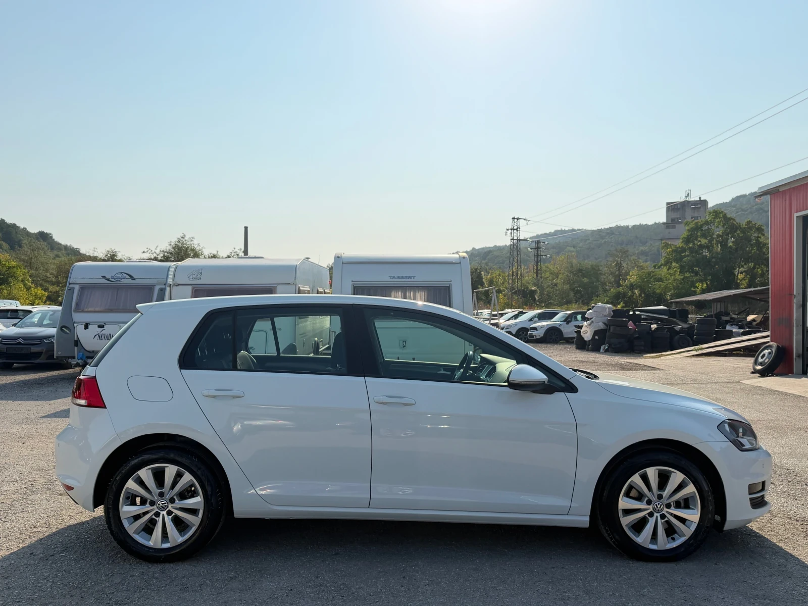 VW Golf 1.6TDI DSG/АВТОПИЛОТ/ЛЕТИ ДЖ./НОВ ВНОС, снимка 2 - Автомобили и джипове - 56038445
