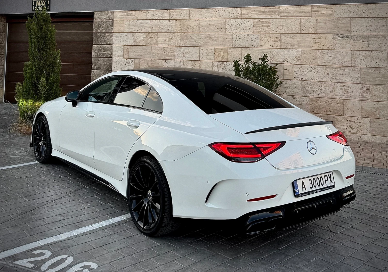Mercedes-Benz CLS 400 9-G 4Matic AMG Distronic+ Multibeam 129хил.км, снимка 4 - Автомобили и джипове - 56250500