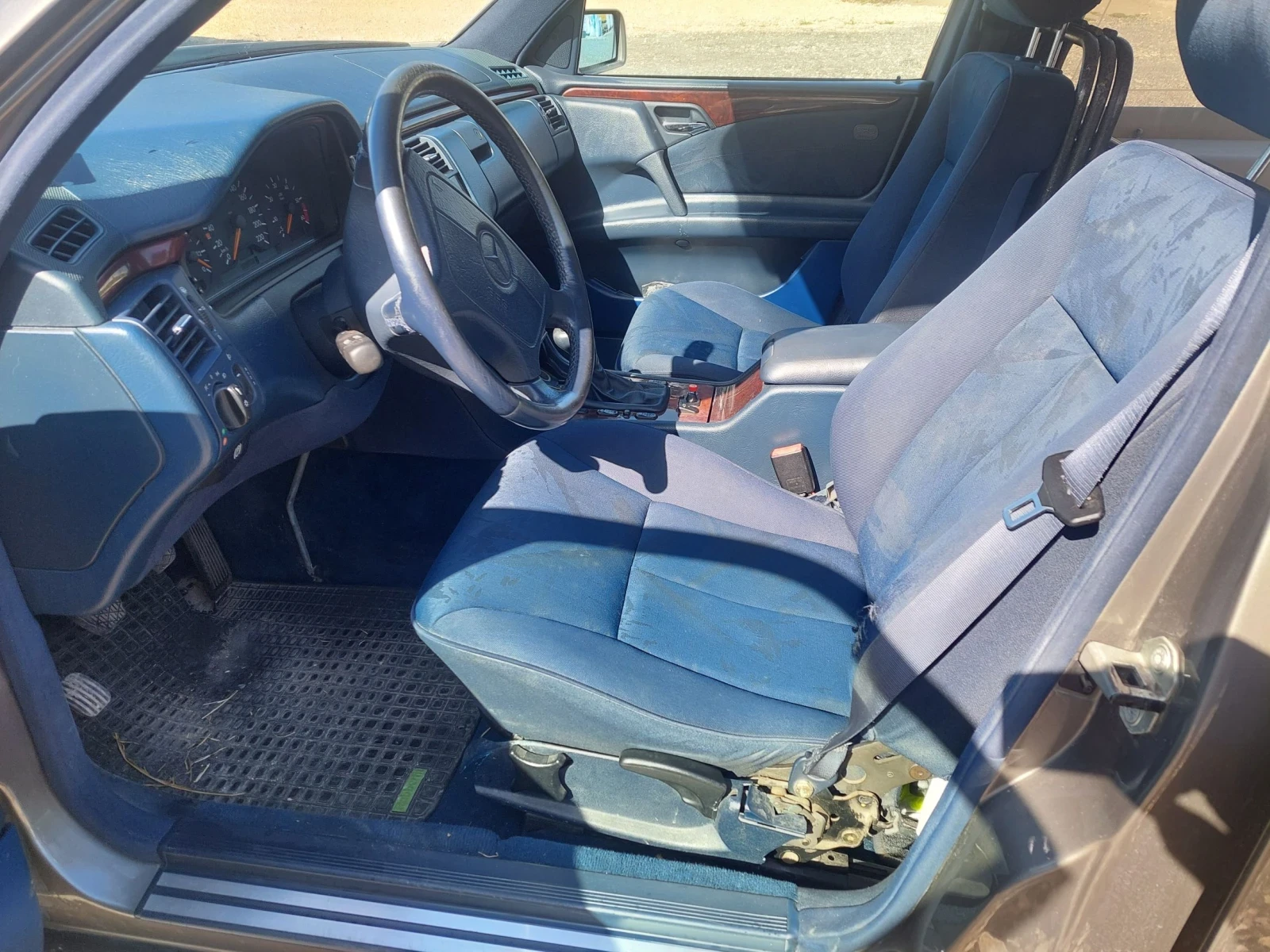 Mercedes-Benz E 250, снимка 7 - Автомобили и джипове - 56569614