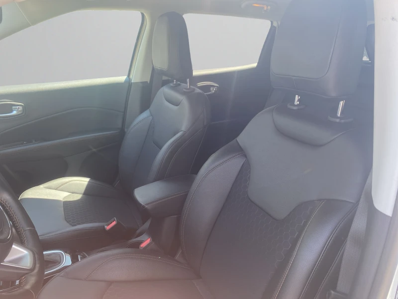 Jeep Compass 1.3 T-GDI I4 110kW Limited DCT, снимка 16 - Автомобили и джипове - 52413201