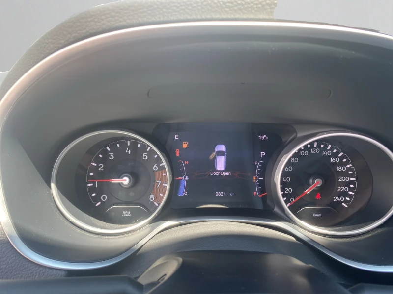 Jeep Compass 1.3 T-GDI I4 110kW Limited DCT, снимка 11 - Автомобили и джипове - 52413201