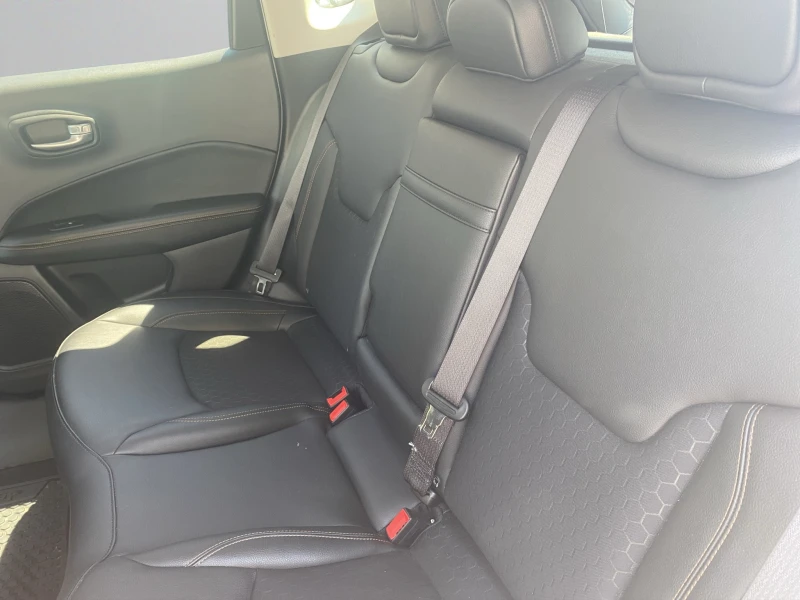 Jeep Compass 1.3 T-GDI I4 110kW Limited DCT, снимка 12 - Автомобили и джипове - 52413201
