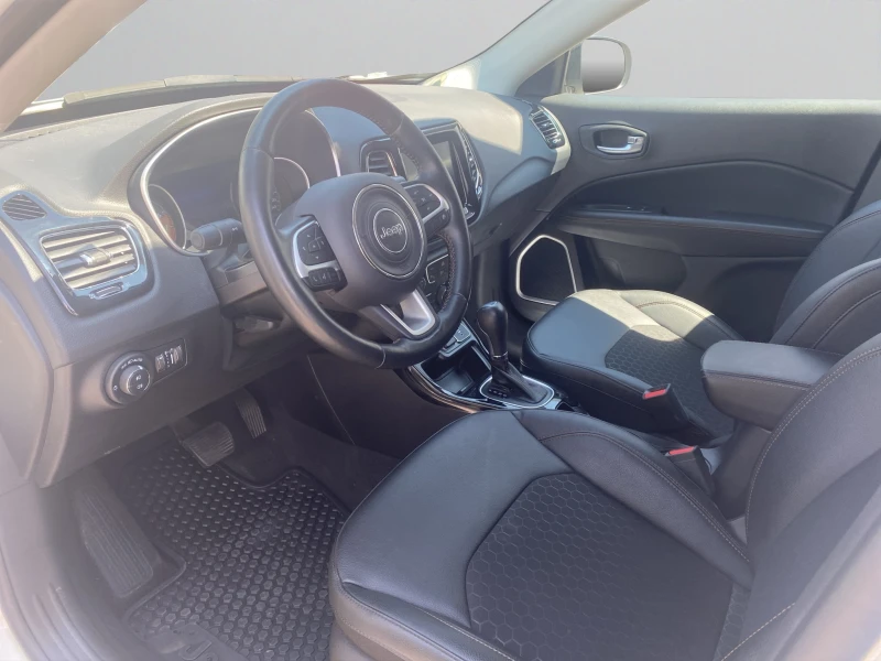 Jeep Compass 1.3 T-GDI I4 110kW Limited DCT, снимка 9 - Автомобили и джипове - 52413201