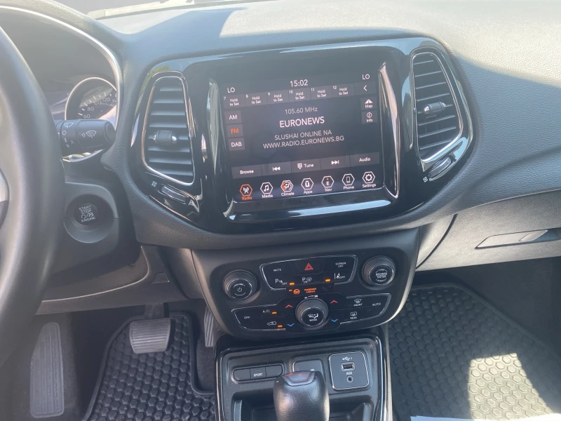 Jeep Compass 1.3 T-GDI I4 110kW Limited DCT, снимка 13 - Автомобили и джипове - 52413201