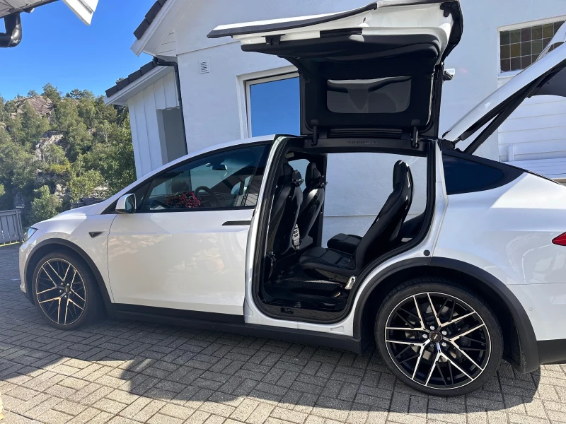 Tesla Model X 90D