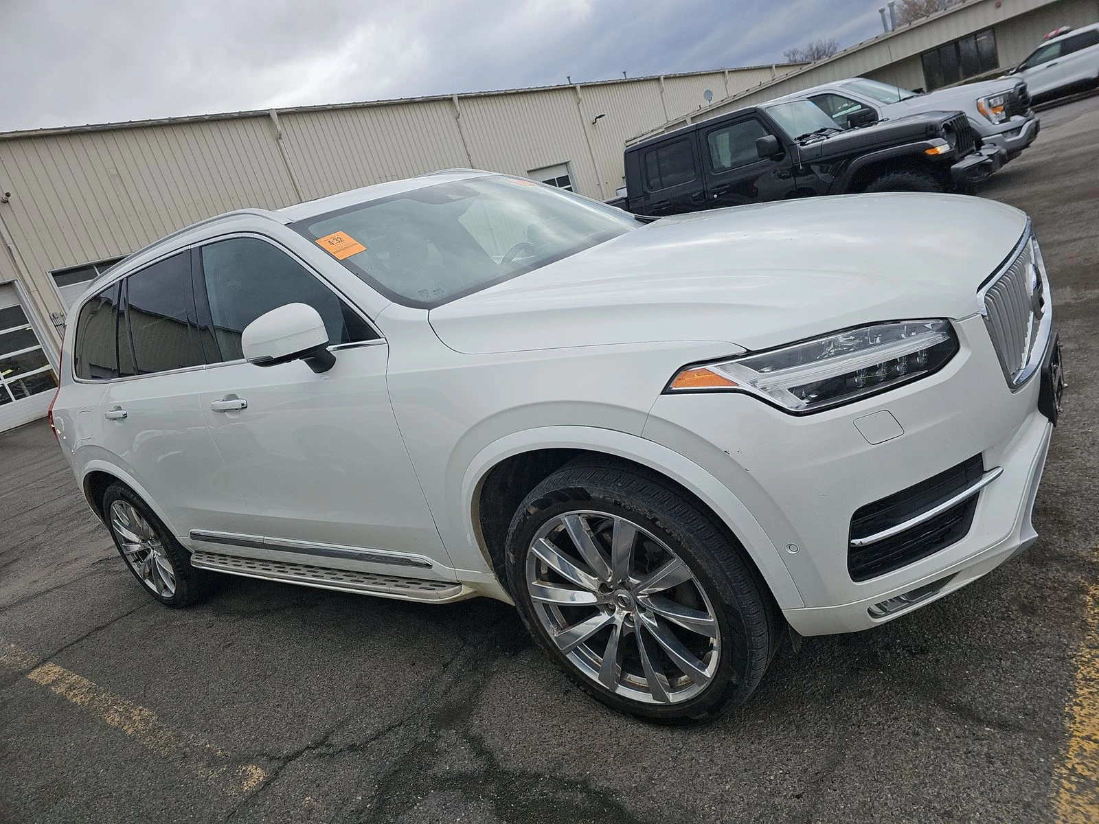 Volvo Xc90 T6 INSCRIPTION/PANO/KEYLESS/NAVI/ПОДГРЕВ/ОБДУХВАНЕ - изображение 3
