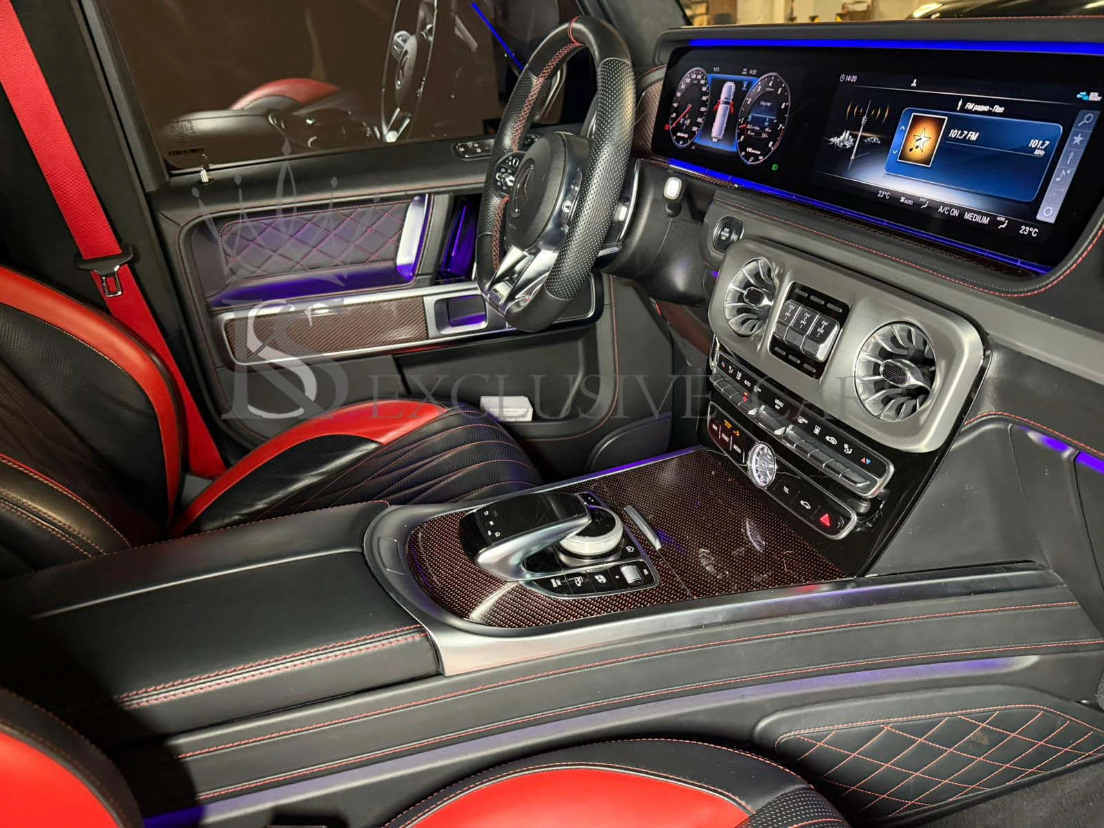 Mercedes-Benz G 63 AMG AKRAPOVIC* BURMESTER* 360* ОБДУХВАНЕ* CARBON* , снимка 16 - Автомобили и джипове - 53766996