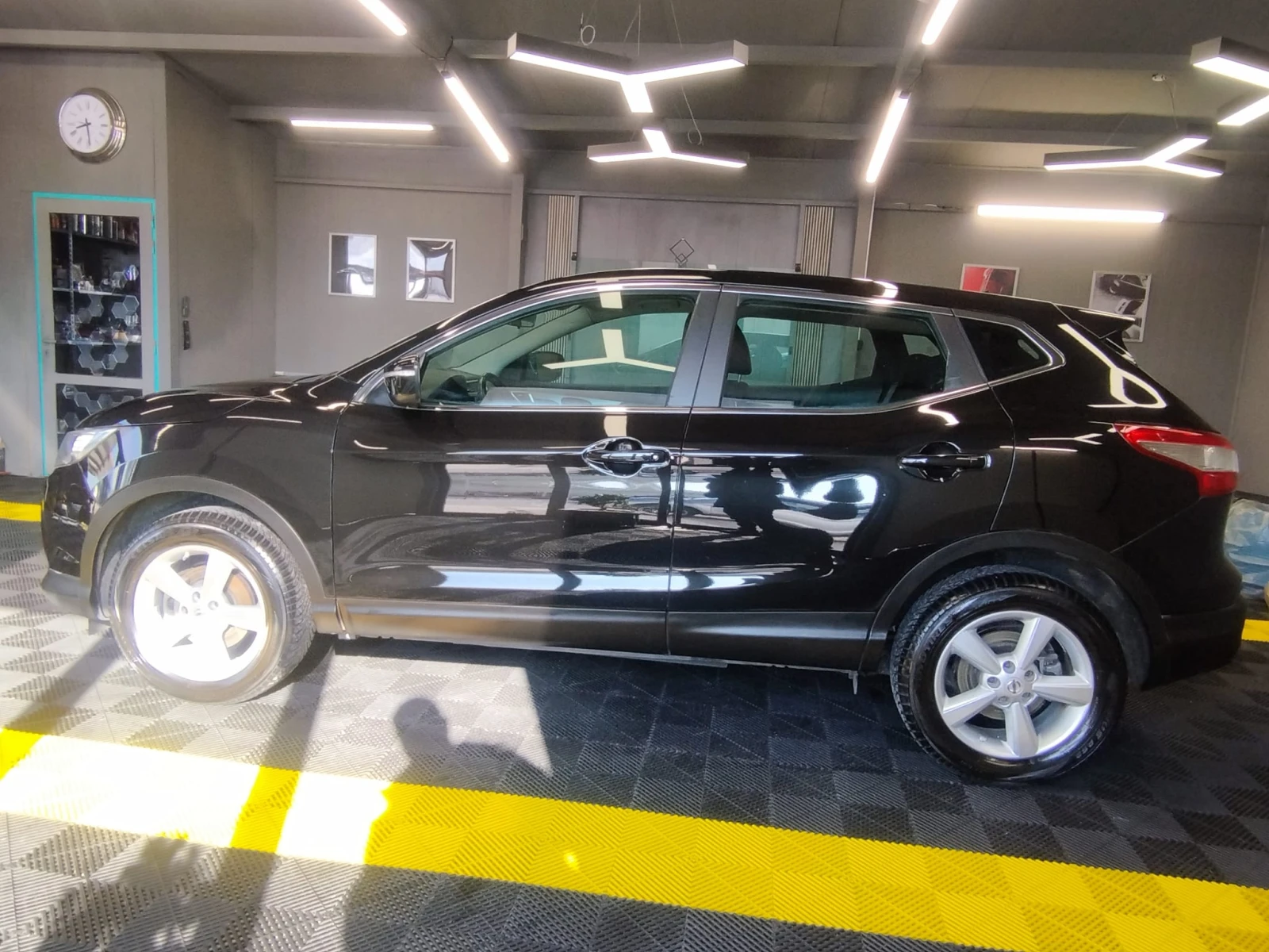 Nissan Qashqai 1.5DCI , снимка 3 - Автомобили и джипове - 53800311