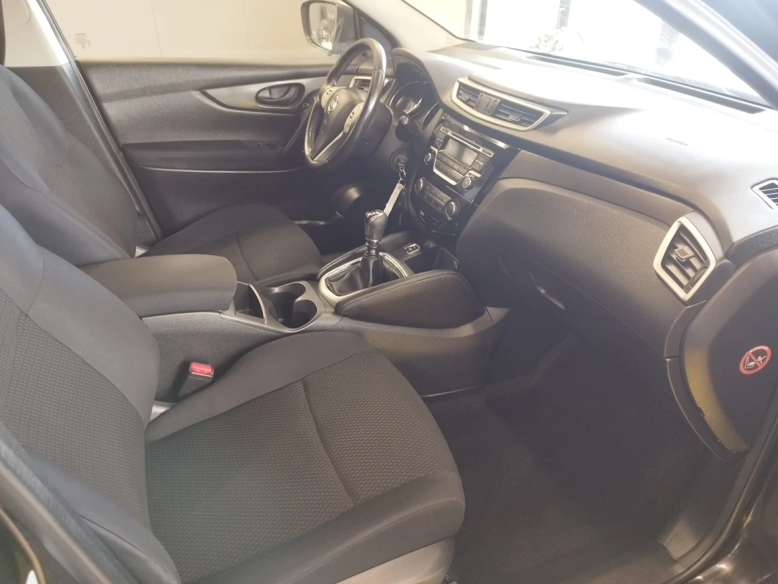 Nissan Qashqai 1.5DCI , снимка 10 - Автомобили и джипове - 53800311