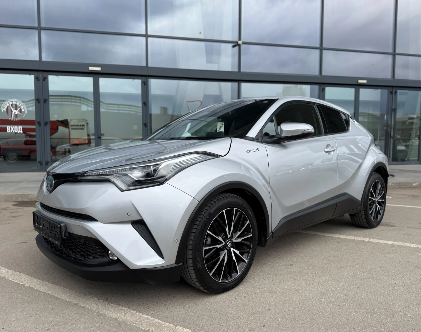 Toyota C-HR 6 МЕСЕЦА ГАРАНЦИЯ/1.8 Hybrid 122к.с. Всички Екстри