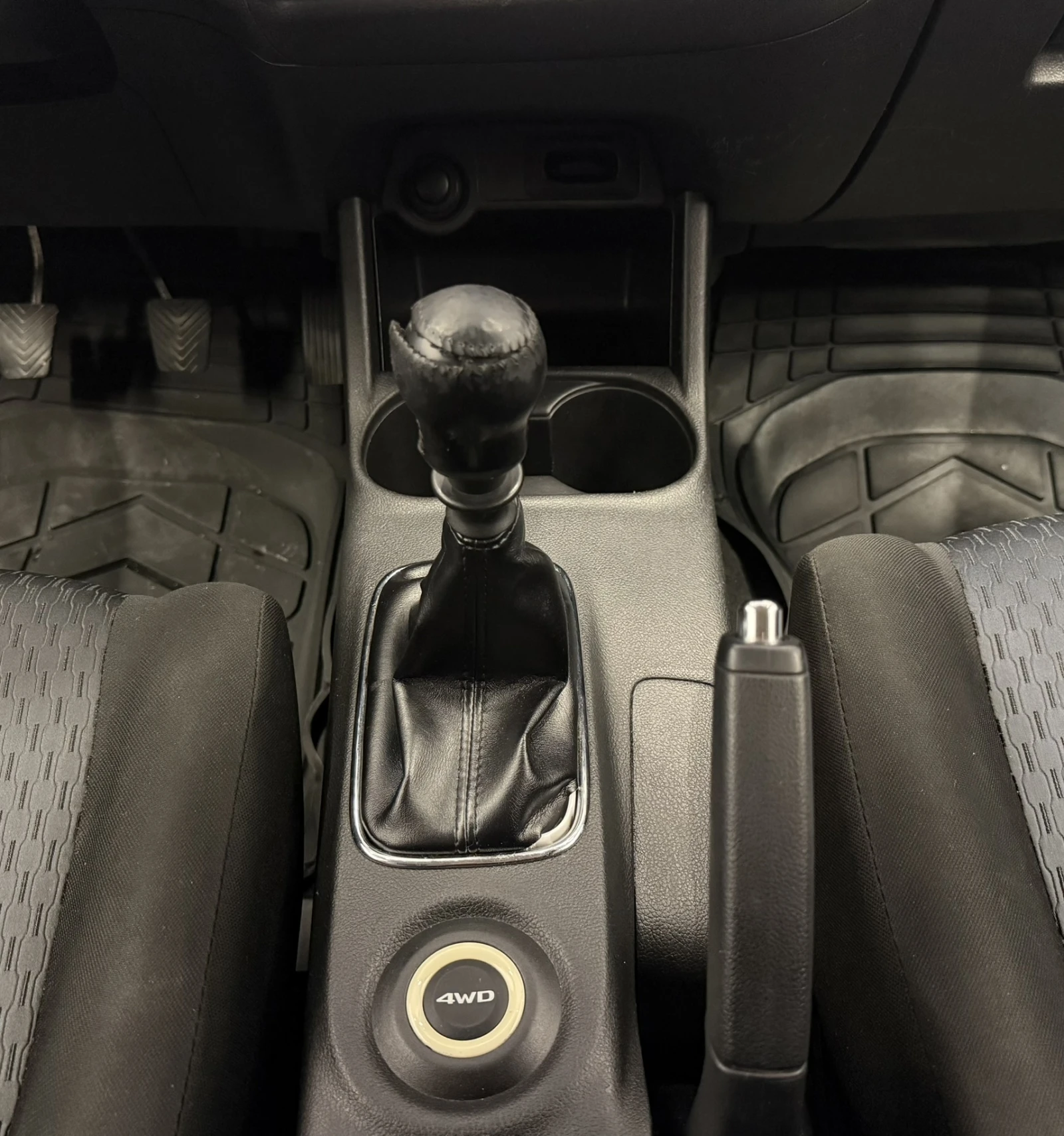 Mitsubishi Outlander, снимка 14 - Автомобили и джипове - 54941060