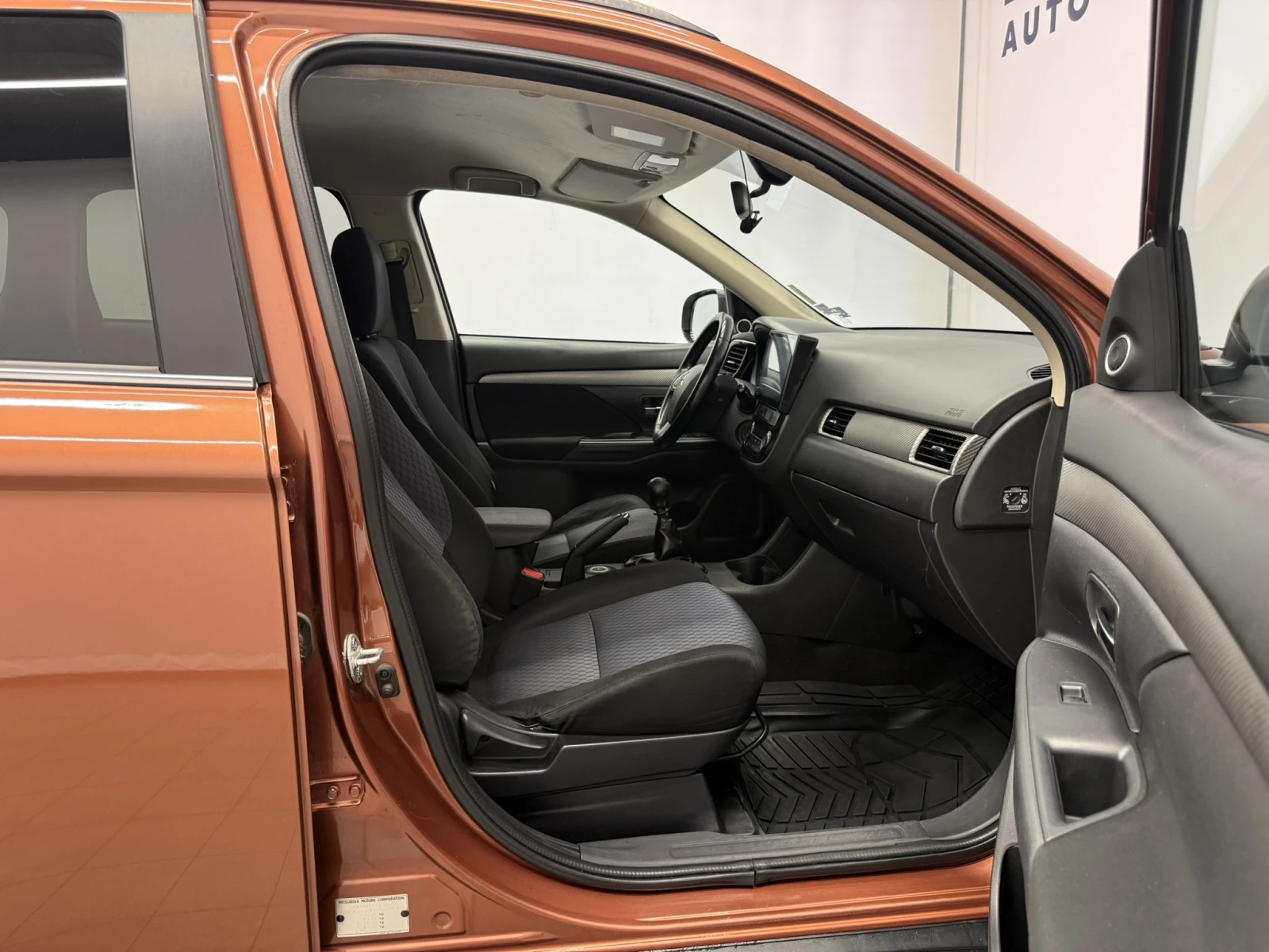 Mitsubishi Outlander, снимка 16 - Автомобили и джипове - 54941060