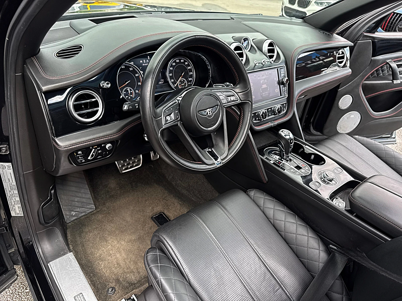 Bentley Bentayga DISTRONIK-HEAD UP-PANORAMA-V12-VAKUM-MONITORI-FULL, снимка 11 - Автомобили и джипове - 55079190