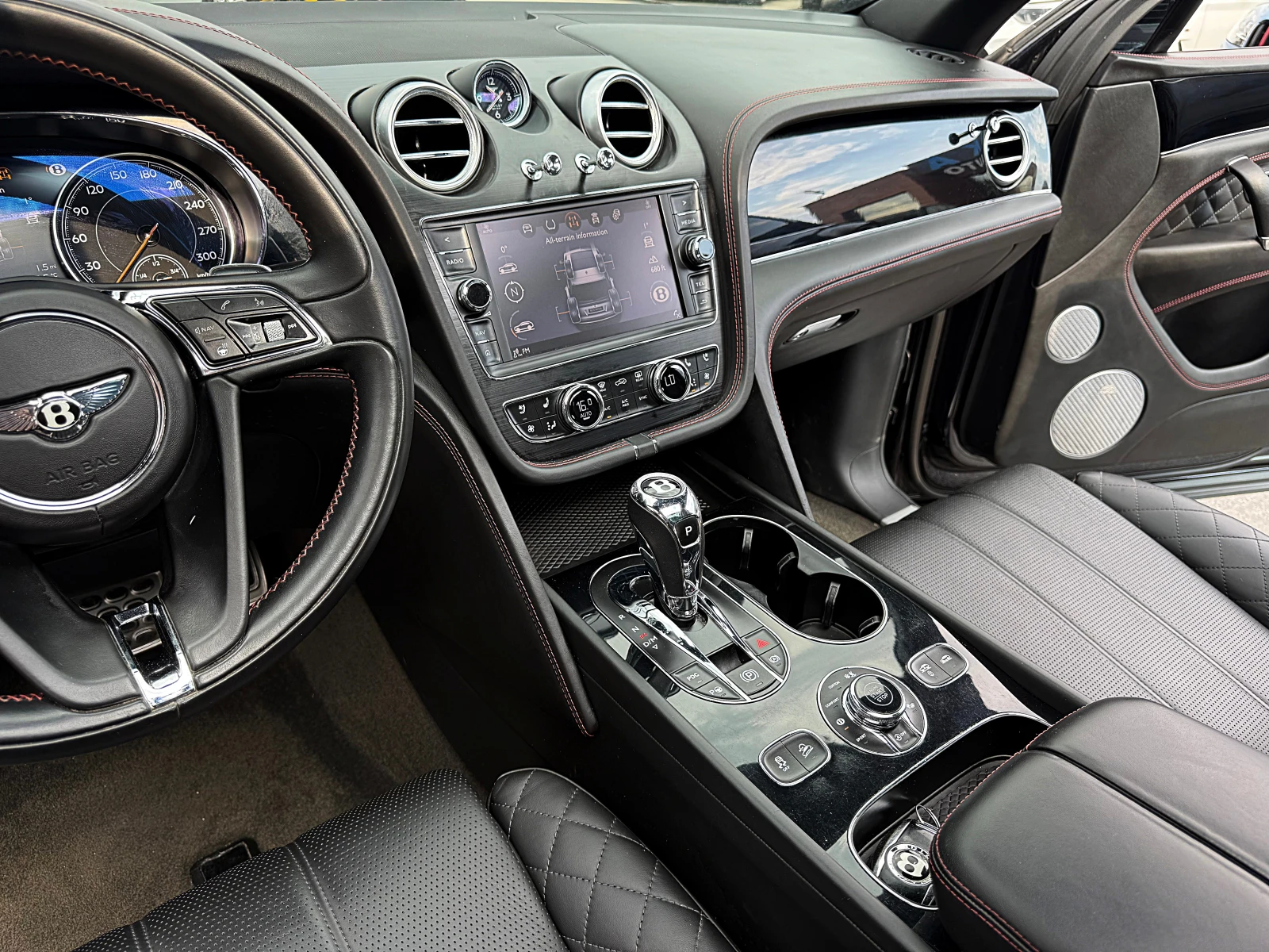 Bentley Bentayga DISTRONIK-HEAD UP-PANORAMA-V12-VAKUM-MONITORI-FULL, снимка 12 - Автомобили и джипове - 55079190