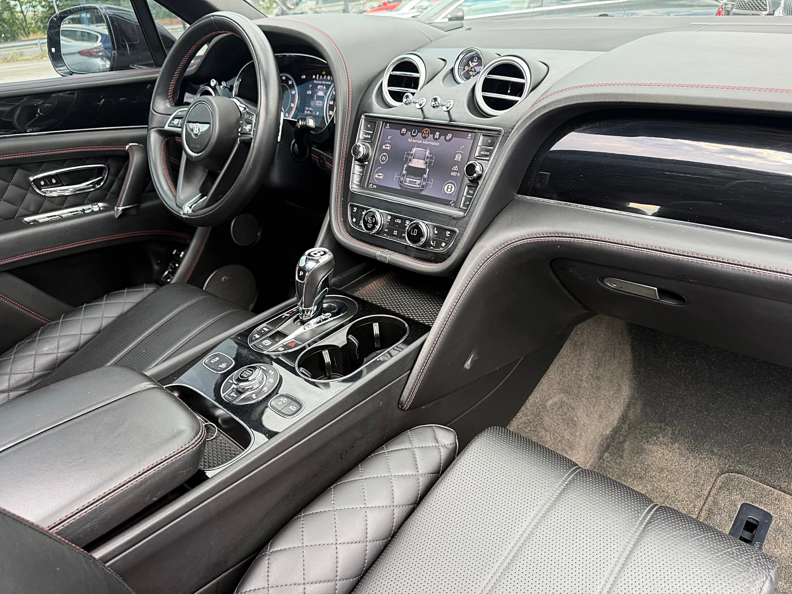 Bentley Bentayga DISTRONIK-HEAD UP-PANORAMA-V12-VAKUM-MONITORI-FULL, снимка 15 - Автомобили и джипове - 55079190