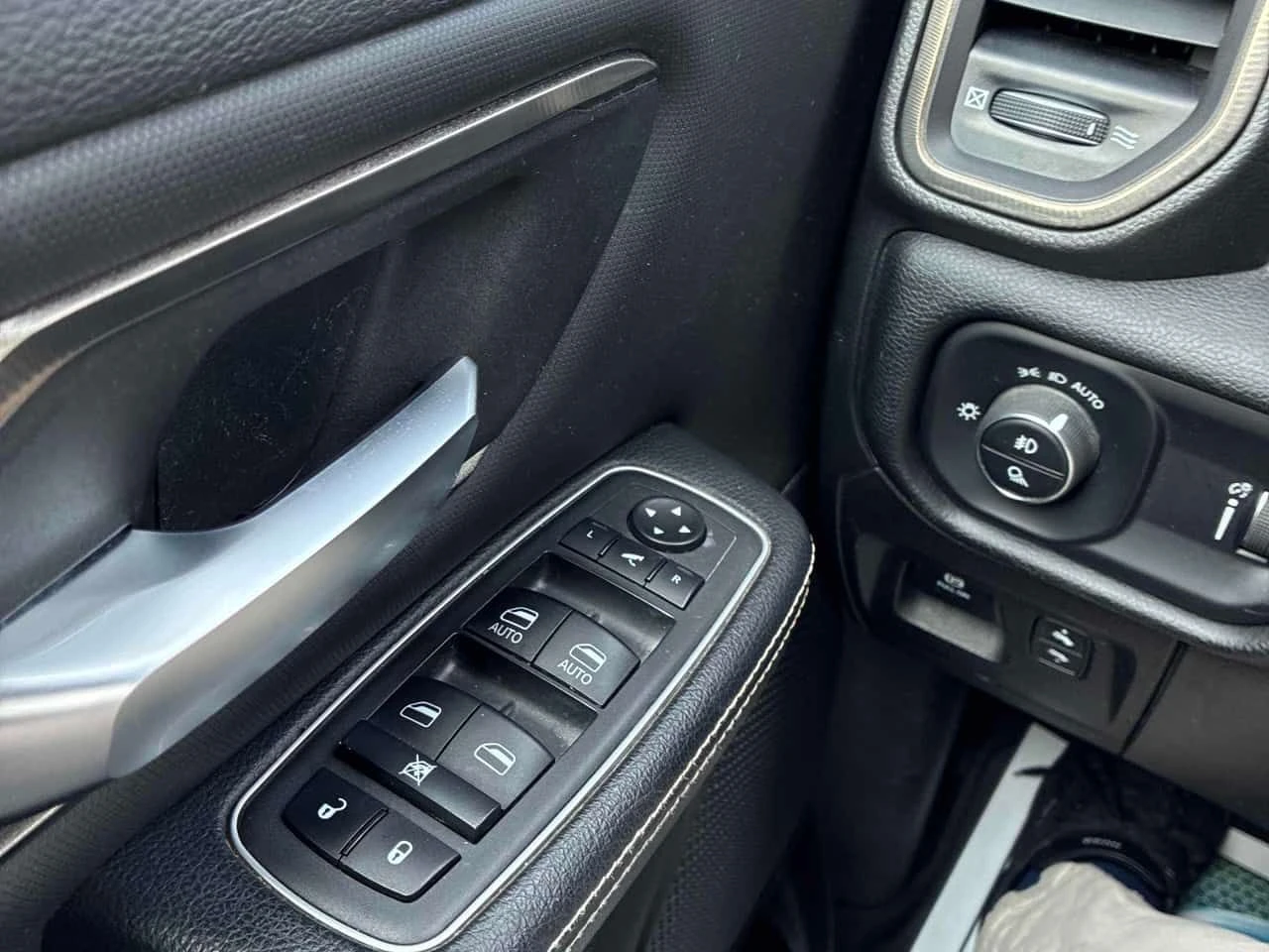 Dodge RAM 1500 * Sport * АВТОКРЕДИТ БЕЗ ПЪРВОНАЧАЛНА ВНОСКА* , снимка 15 - Автомобили и джипове - 55388324