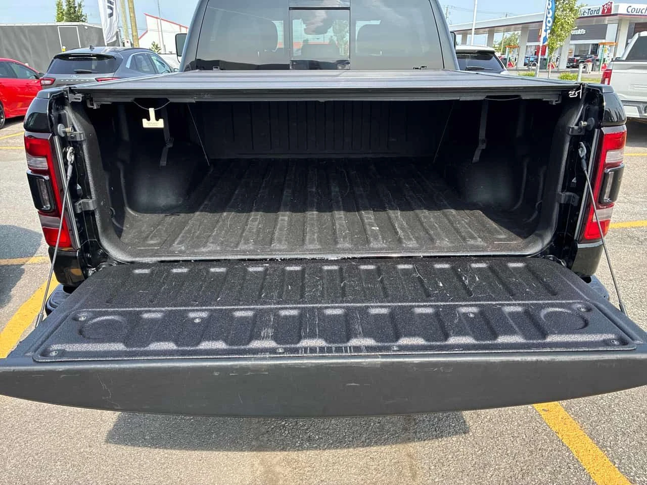 Dodge RAM 1500 * Sport * АВТОКРЕДИТ БЕЗ ПЪРВОНАЧАЛНА ВНОСКА* , снимка 12 - Автомобили и джипове - 55388324