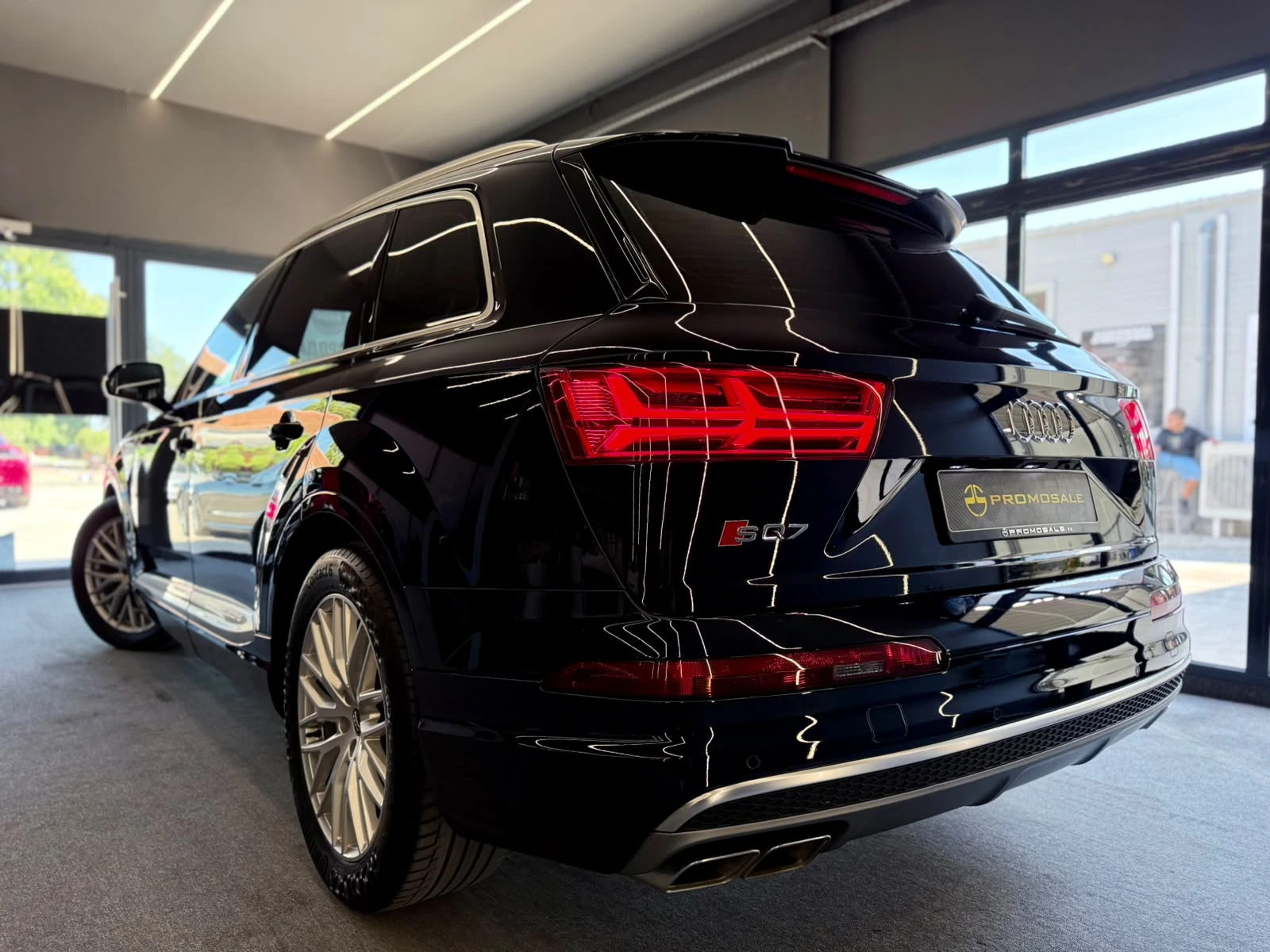 Audi SQ7 Quattro* V8T* S-Line* Подгрев* Softclose* ЛИЗИНГ , снимка 4 - Автомобили и джипове - 55707910