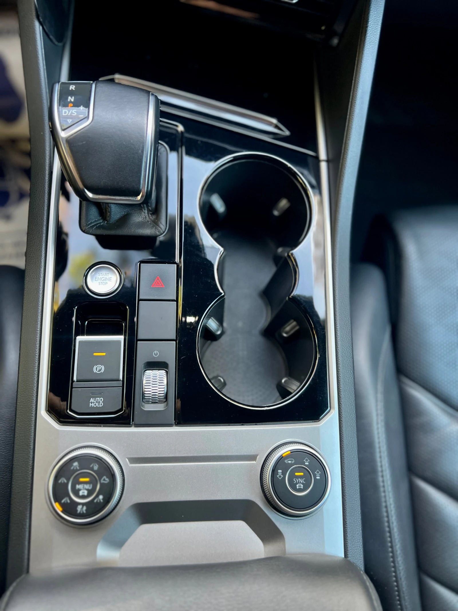 VW Touareg, снимка 12 - Автомобили и джипове - 56715532