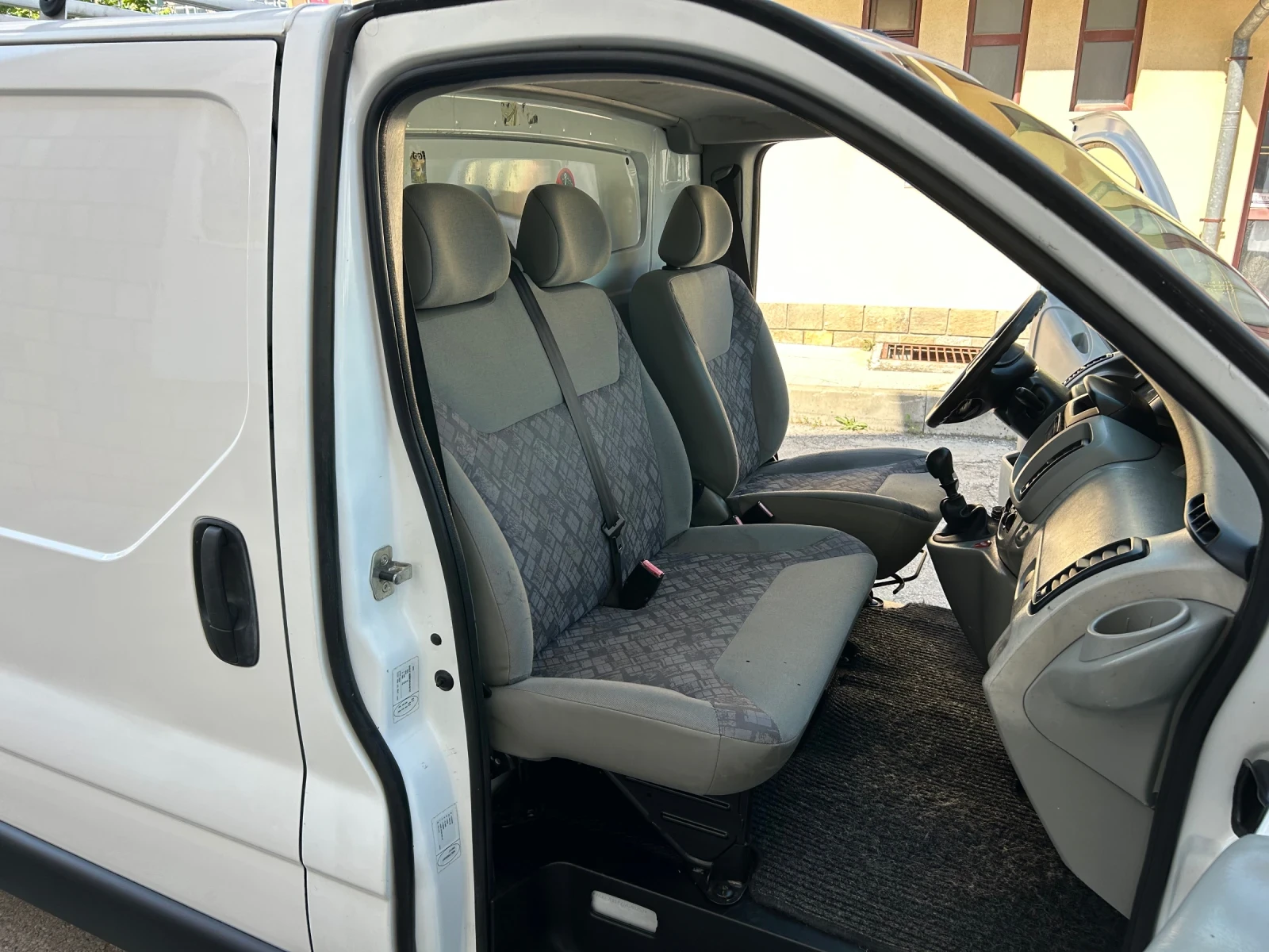 Opel Vivaro 1.9CDTI LONG КЛИМАТИК, снимка 11 - Бусове и автобуси - 55036662