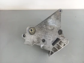 Лапа двигател Фолксваген Туран 2.0д 