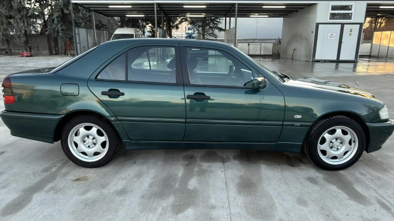 Mercedes-Benz C 180 Automatic 5G-tronic, снимка 4 - Автомобили и джипове - 52227772