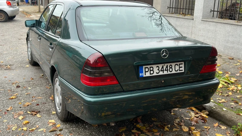 Mercedes-Benz C 180, снимка 7 - Автомобили и джипове - 52227772