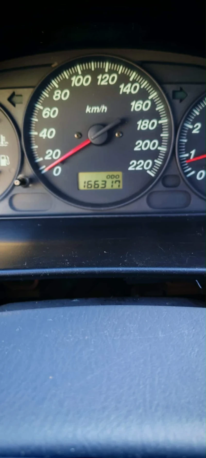 Mazda 323, снимка 8 - Автомобили и джипове - 53036526