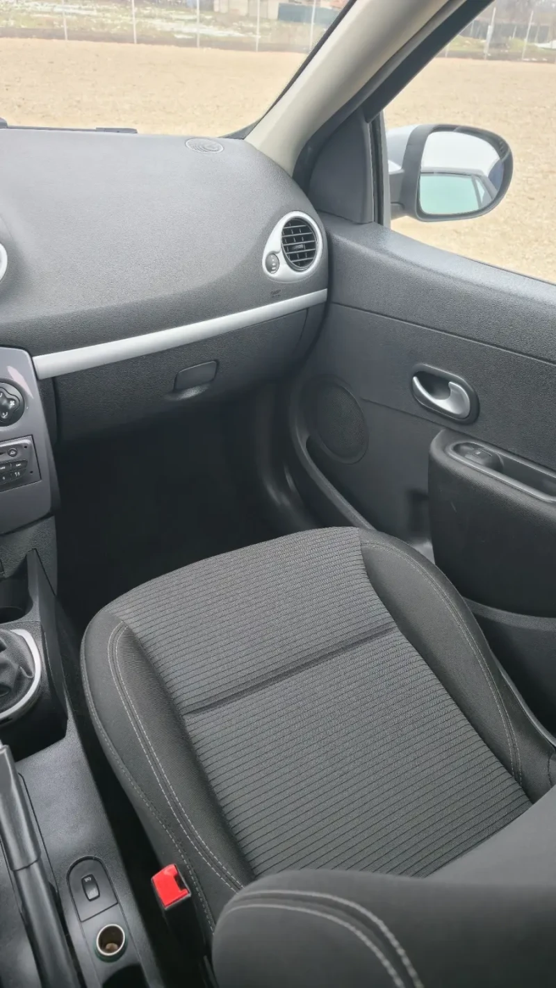 Renault Clio 1.2 16V, снимка 8 - Автомобили и джипове - 53188259