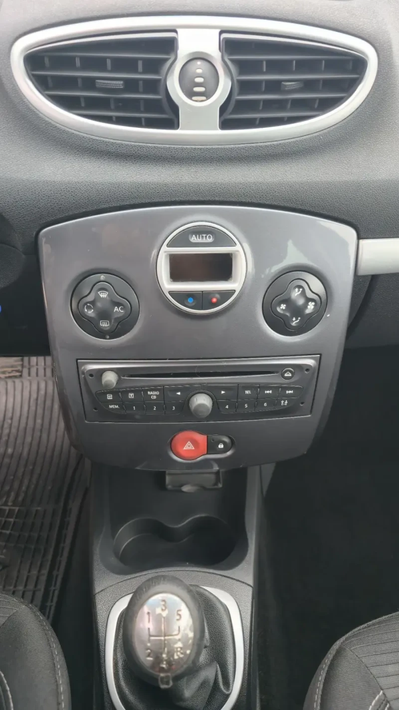 Renault Clio 1.2 16V, снимка 11 - Автомобили и джипове - 53188259