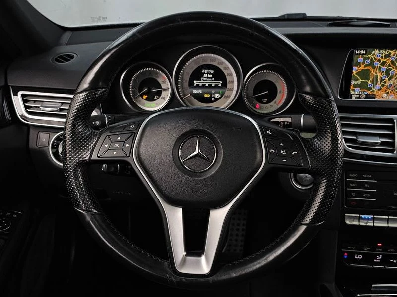 Mercedes-Benz E 350 E350 BlueTec 4MATIC| 258к.с.| ВКЛ.ТЕХНОТЕСТ, снимка 13 - Автомобили и джипове - 55626330