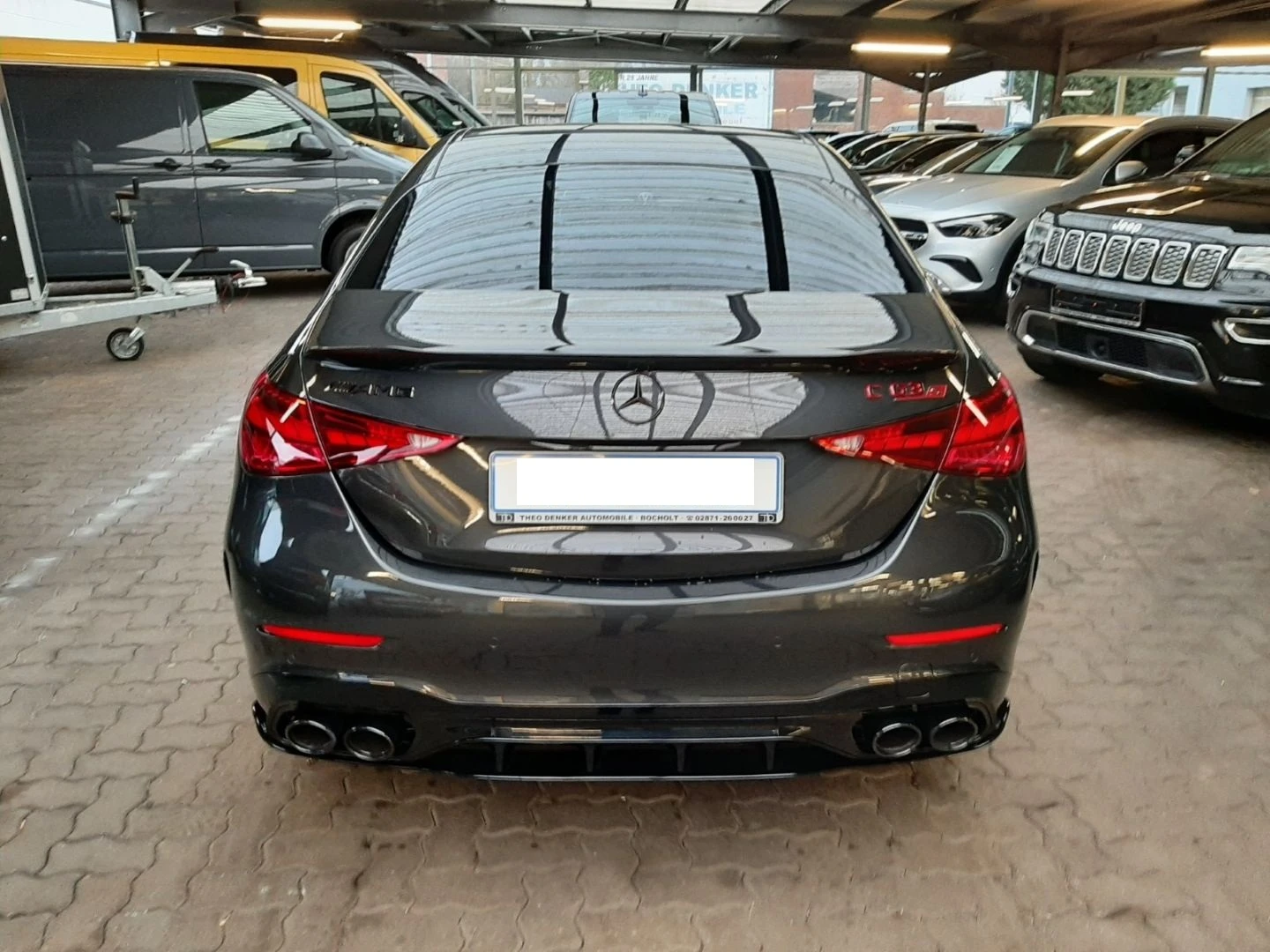 Mercedes-Benz C 63 AMG  - изображение 3