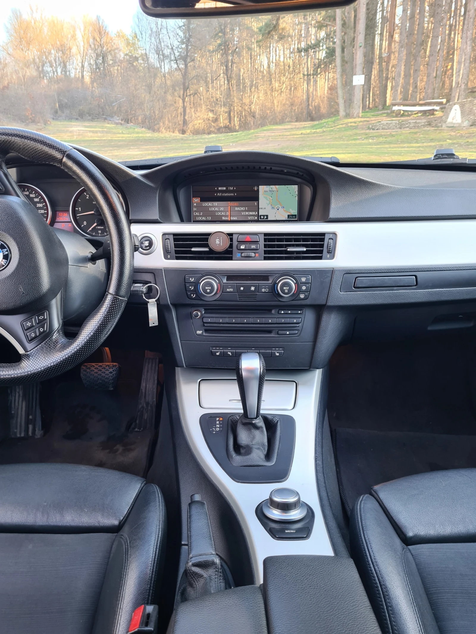 BMW 330 330xd xDrive, снимка 8 - Автомобили и джипове - 53801679