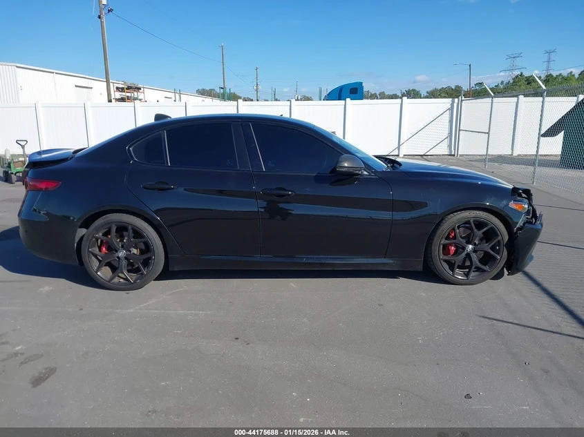 Alfa Romeo Giulia * Крайна цена до БГ* , снимка 13 - Автомобили и джипове - 53979533