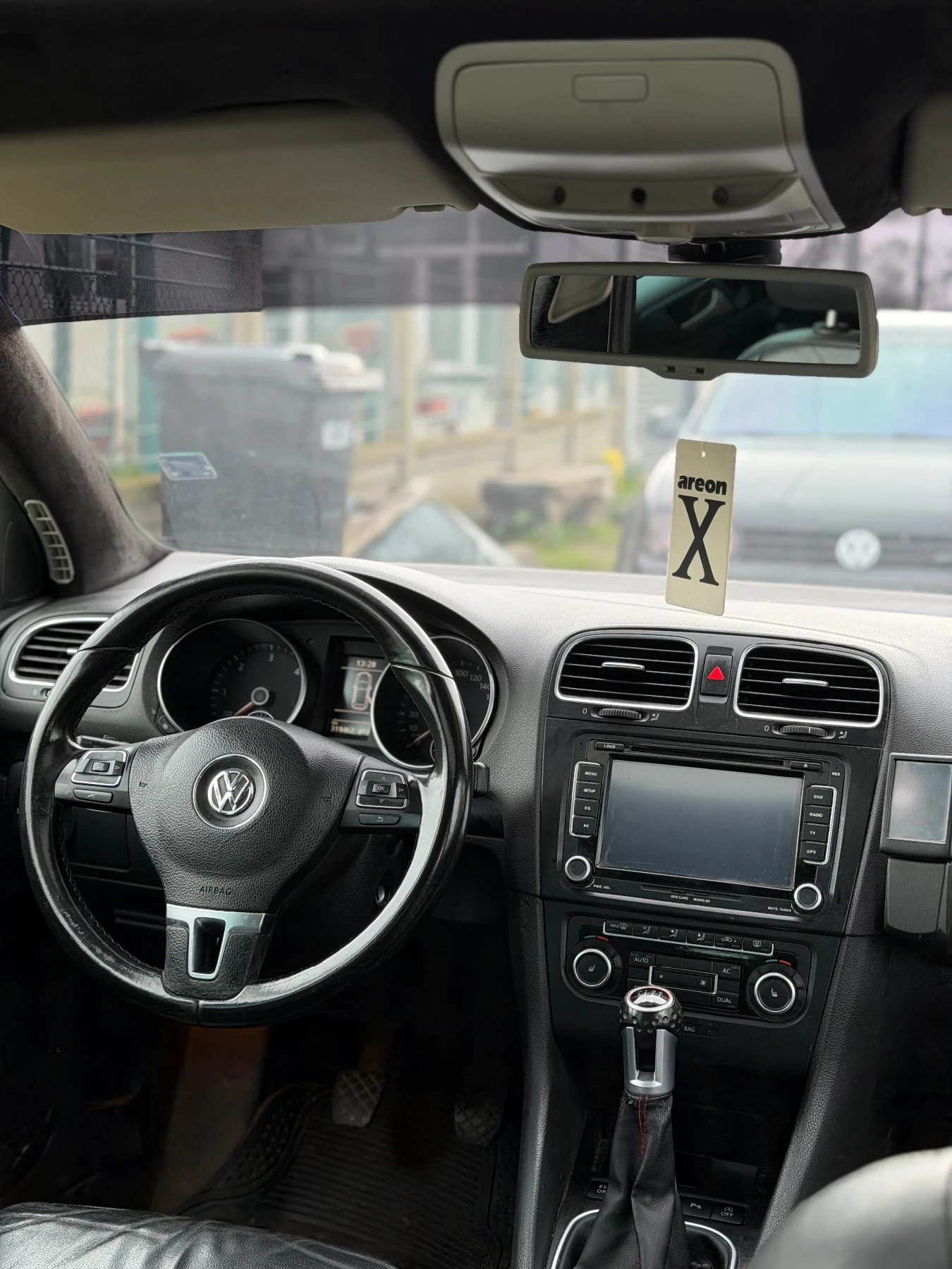 VW Golf Продавам Golf 6 1.6 TDI 105 к.с. Много добро техни, снимка 9 - Автомобили и джипове - 54032665