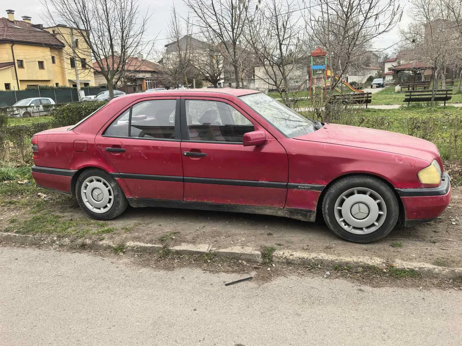 Mercedes-Benz C 180, снимка 2 - Автомобили и джипове - 54081467