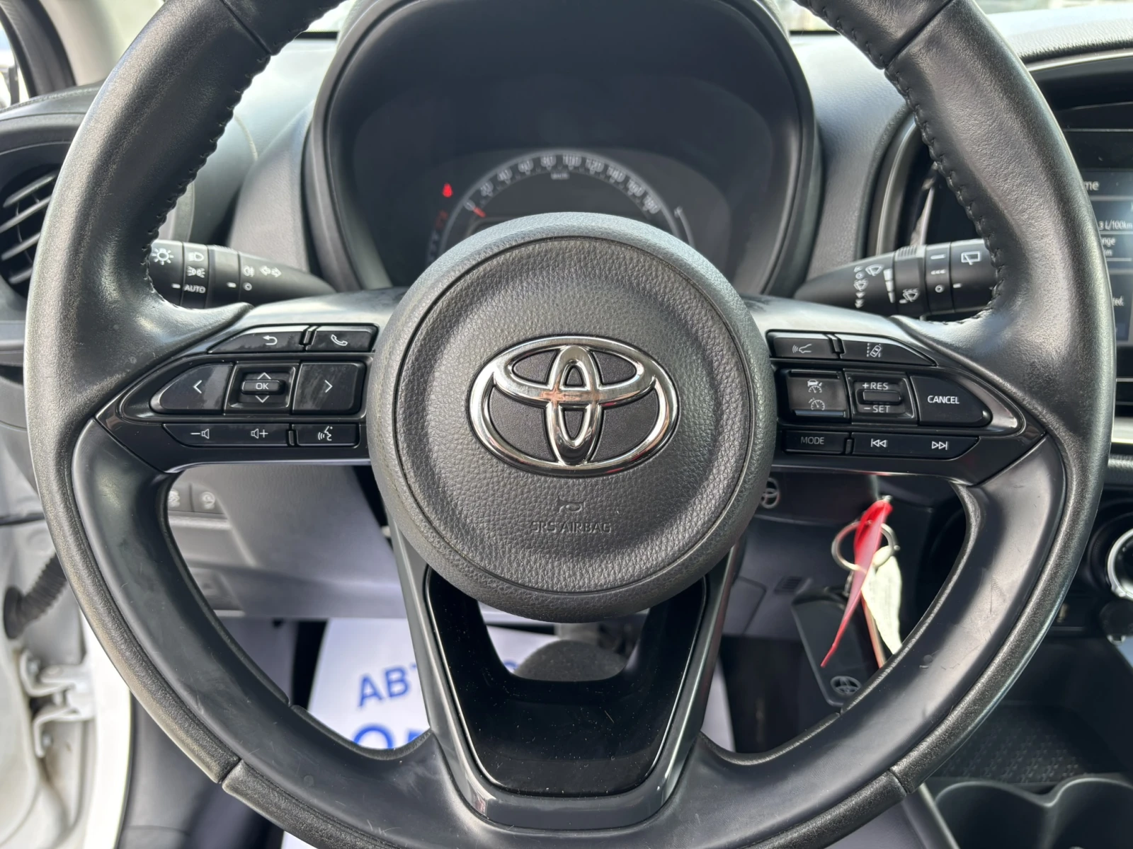 Toyota Aygo Х 1.0-Бензин, снимка 11 - Автомобили и джипове - 54150106