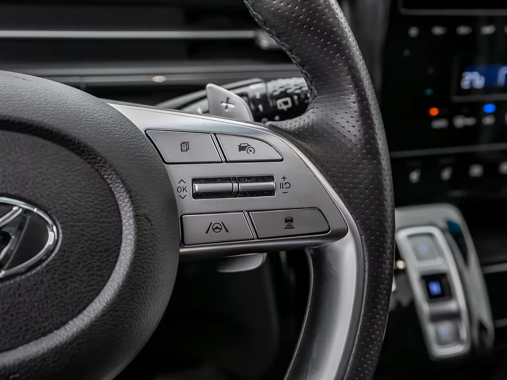 Hyundai Staria 2.2CRDi/177HP/SIGNATURE/4WD/PANO/KLESS/LED/175q, снимка 6 - Автомобили и джипове - 54229749