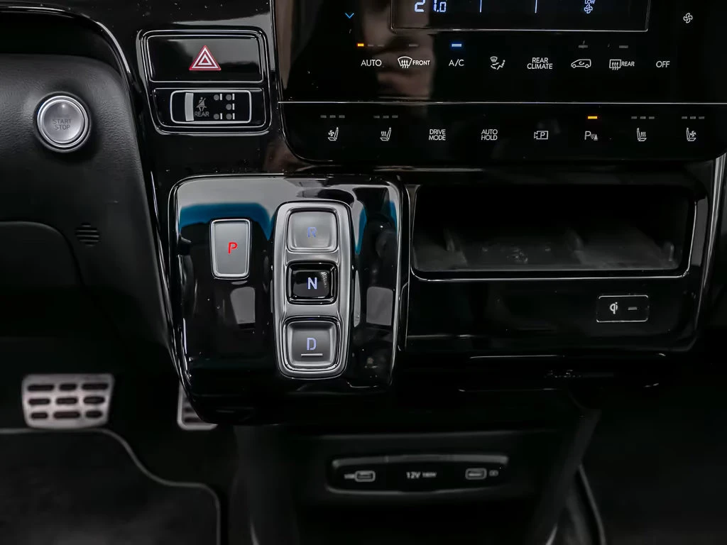 Hyundai Staria 2.2CRDi/177HP/SIGNATURE/4WD/PANO/KLESS/LED/175q, снимка 8 - Автомобили и джипове - 54229749