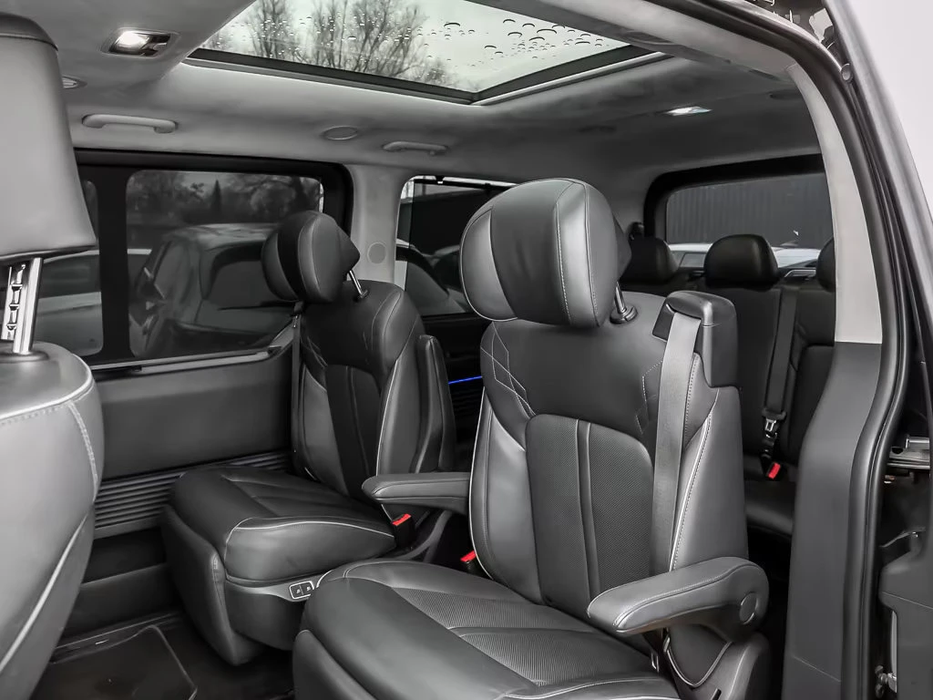 Hyundai Staria 2.2CRDi/177HP/SIGNATURE/4WD/PANO/KLESS/LED/175q, снимка 14 - Автомобили и джипове - 54229749