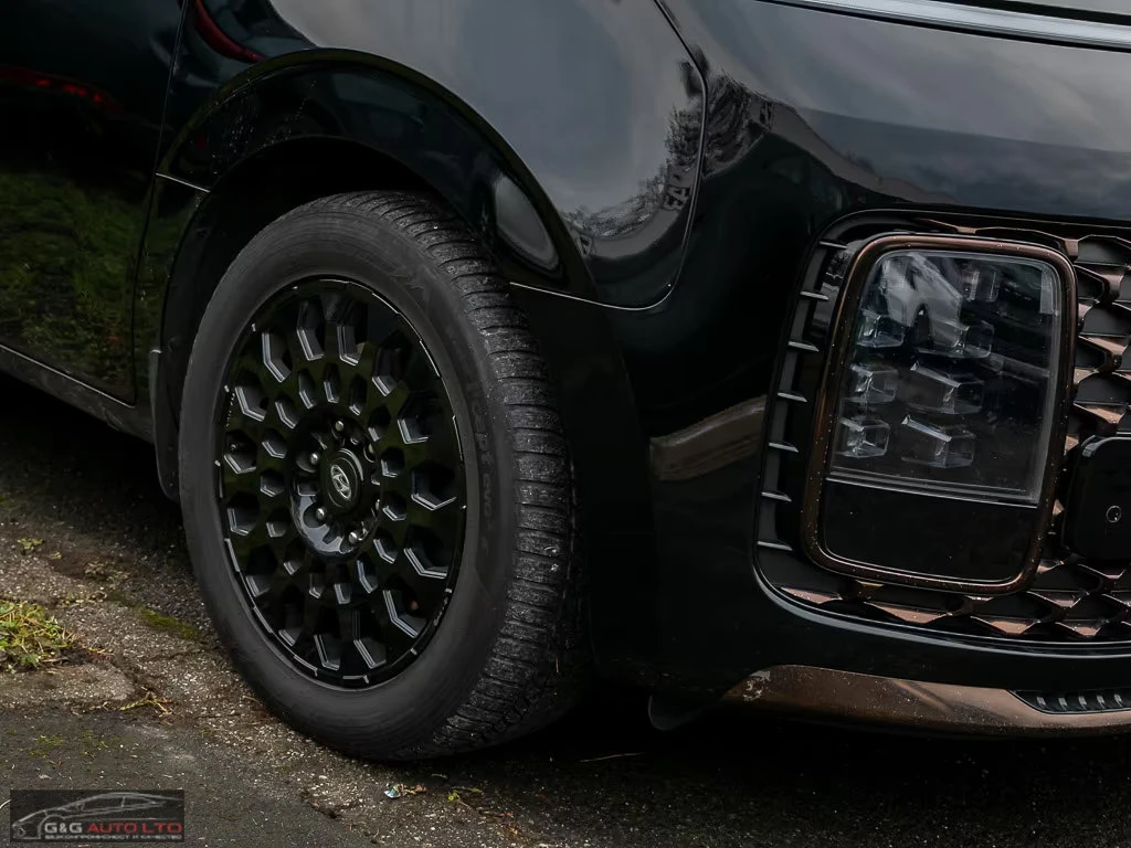 Hyundai Staria 2.2CRDi/177HP/SIGNATURE/4WD/PANO/KLESS/LED/175q, снимка 3 - Автомобили и джипове - 54229749